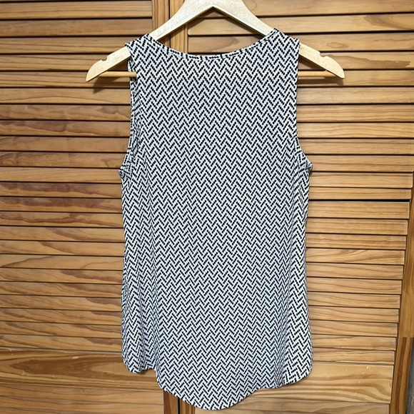 Classy Tank Top - Picture 3 of 3